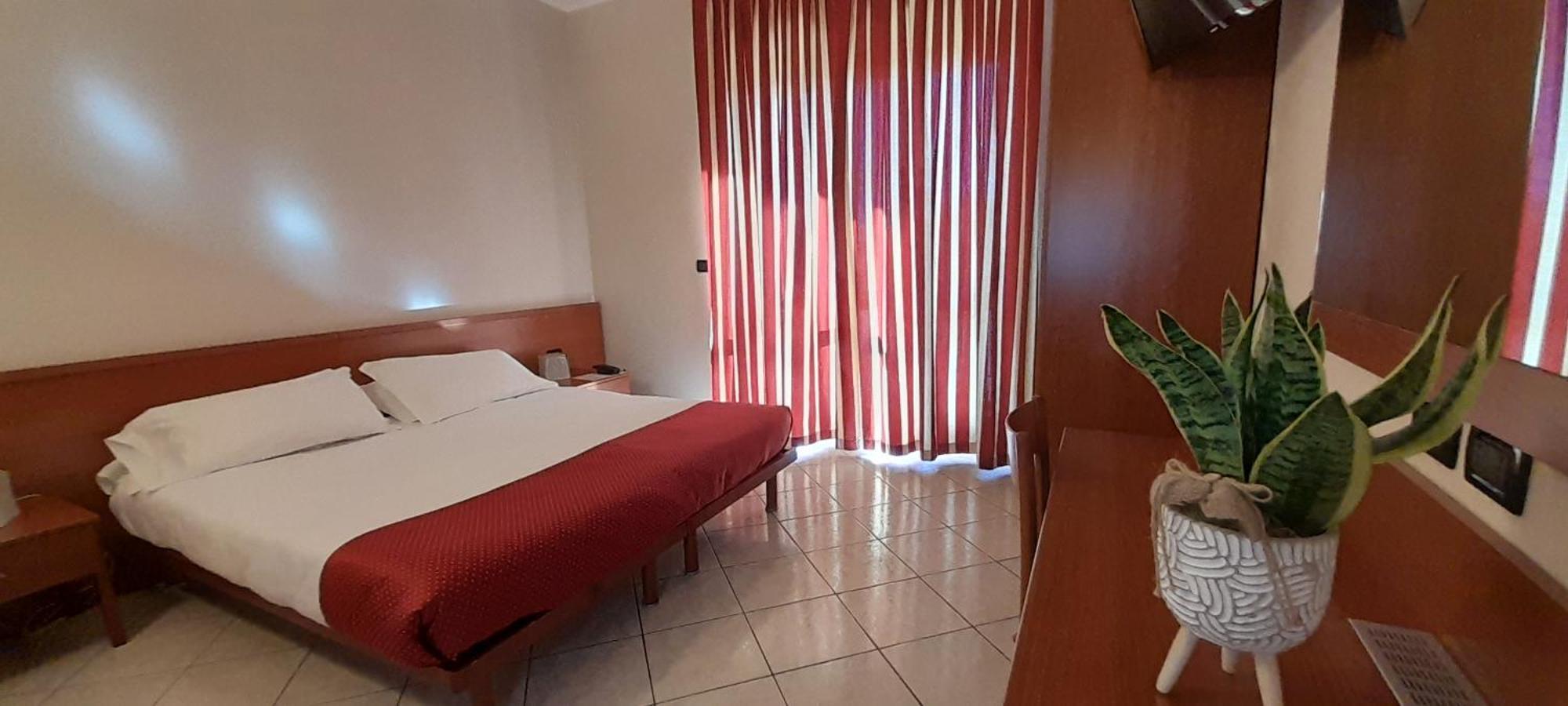 Hotel Ceretto Busca Dış mekan fotoğraf